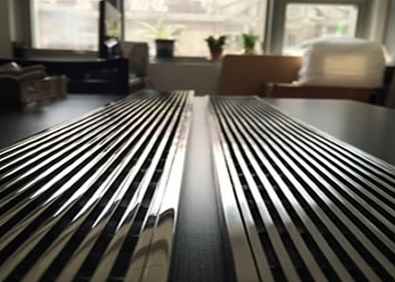 چین ضد سرقت فولاد ضدزنگ تخلیه نوار، خطی طبقه Drains زیبا ظاهر تامین کننده
